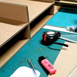 Illustration de : MEUBLE CARTON Couture